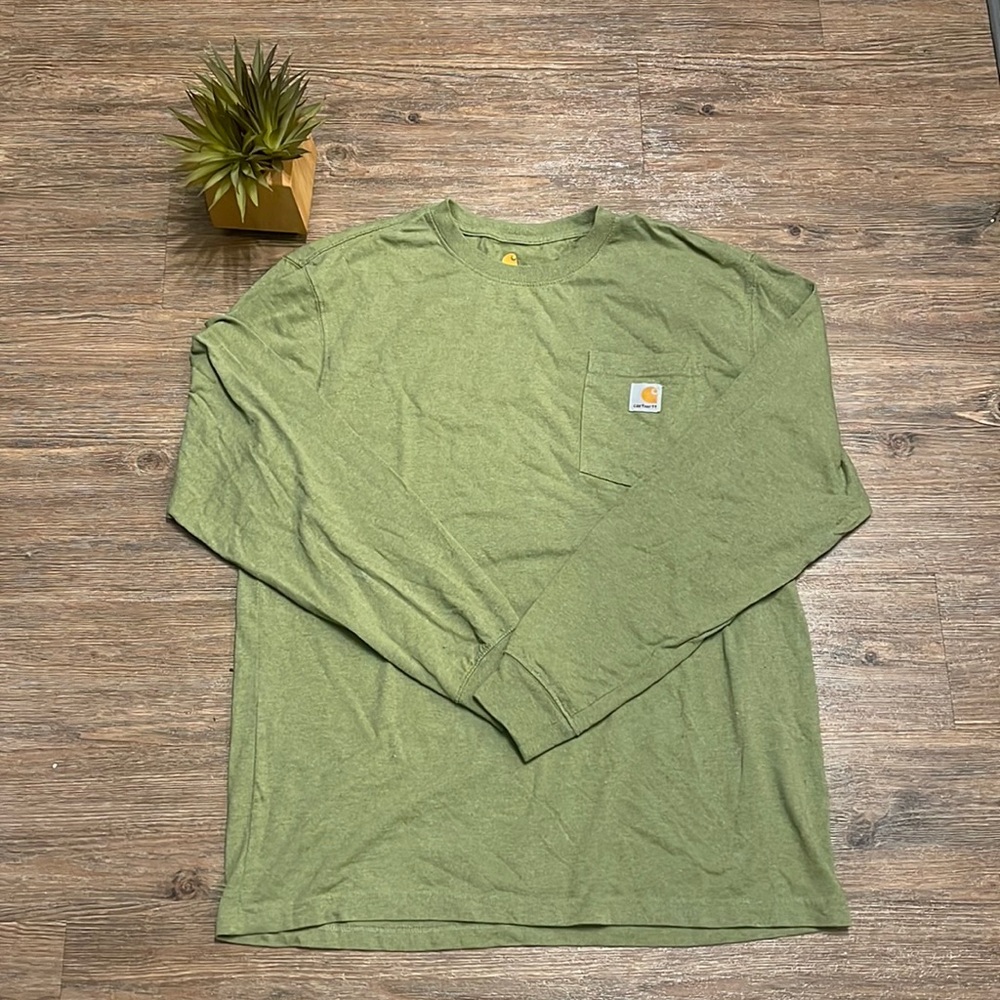 Men’s green carhartt t-shirt